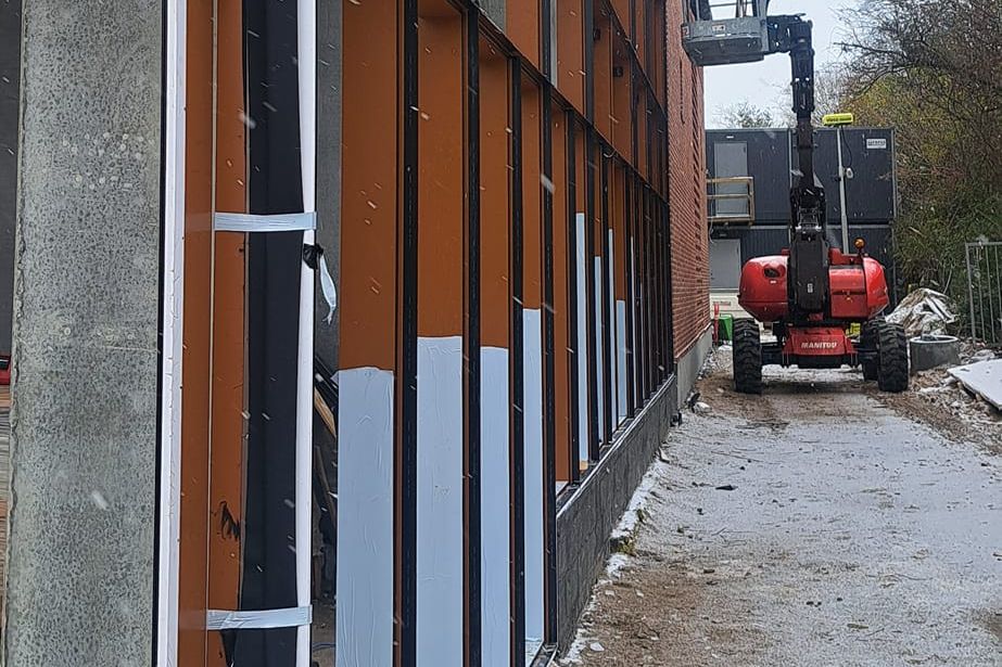 Glasmontage på professionelt byggeri